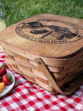 Vintage Y2K Tobaccoville Doral Souvenir Woven Wood Picnic Basket with Lid